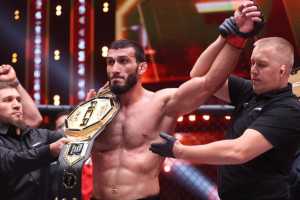 Магомедрасул Гасанов одержал досрочную победу над Дмитрием Арышевым, защитив титул АСА в среднем весе