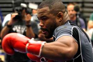 Боксерский поединок экс-чемпионов UFC отменили вместе со всем кардом мероприятия
