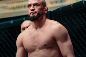 Альберт Туменов финишировал Винишиуса Круза техническим нокаутом в главном событии ивента АСА 191