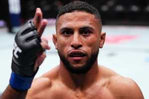 Юссеф Залал рассказал, что Джош Эмметт 2 недели избегал подписания контракта на бой