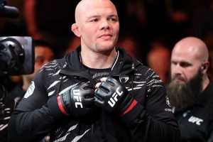 Энтони Смит рассказал, с кем из зала у него возник конфликт после боя на UFC on ESPN 66