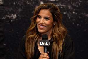 Легендарный рефери обратился к Джулианне Пенье: «Уходи из легчайшего веса, ты слишком мала»