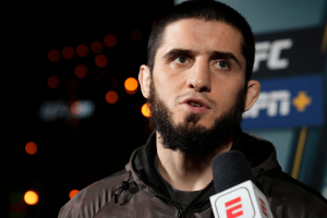 Ислам Махачев объяснил, почему не ставит цель стать тройным чемпионом UFC
