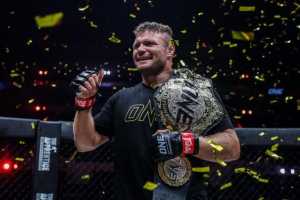 В ONE FC назвали новую дату поединка Малыхин – Буллар