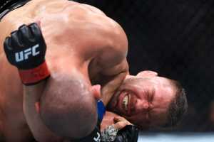 Бонусы UFC 319: авторы нокаутов локтем с разворота и новый чемпион получают по 50 тысяч долларов