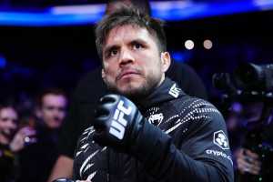 Сехудо: Махачев не станет рисковать с Топурией