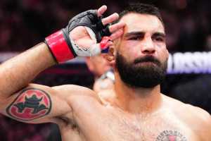 Менеджер Бенуа Сен-Дени объяснил, почему они отказались от идеи боя с Чарльзом Оливейрой