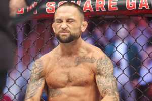 Легендарный экс-чемпион UFC, Фрэнки Эдгар, перезапускает карьеру в дебюте на голых кулаках