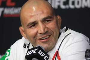 Гловер Тейшейра высказался о Чимаеве: «На спаррингах он бьет слабых парней»