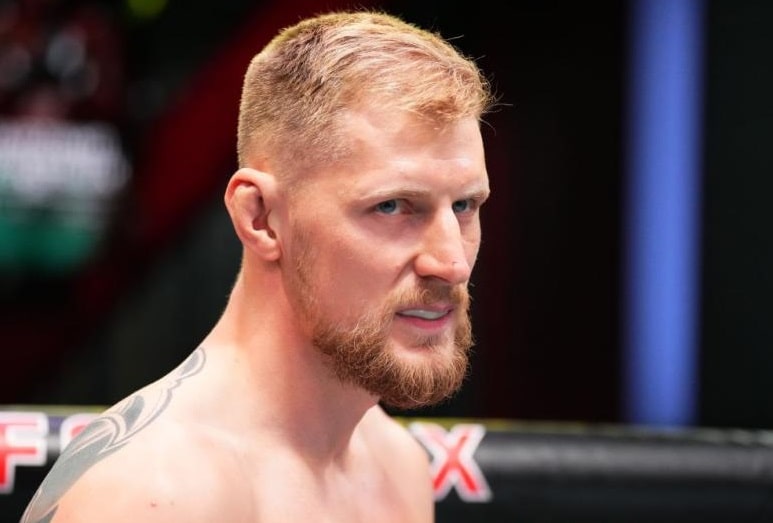 Волков подписал новый контракт с UFC