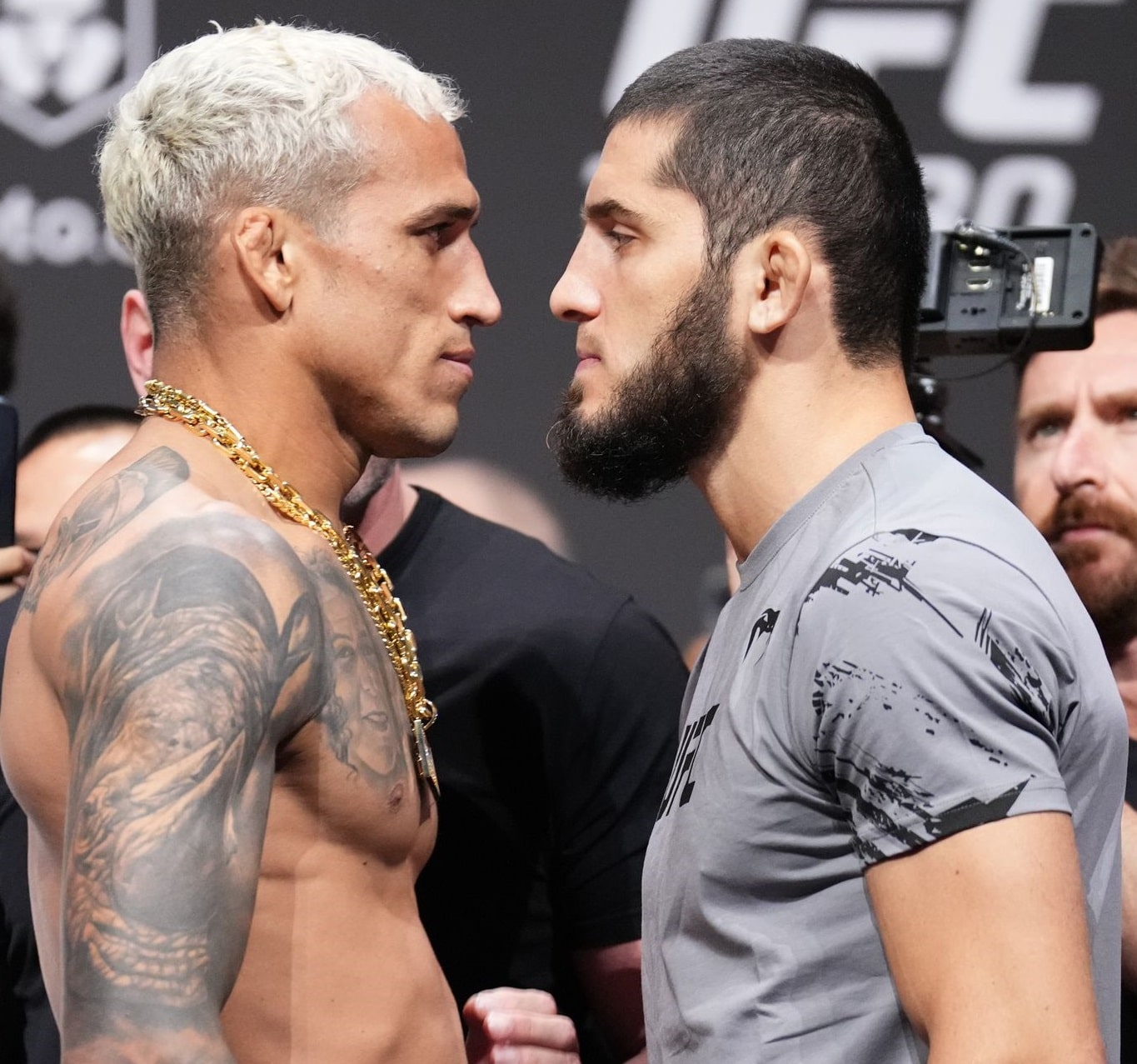 Титульный реванш Махачев -Оливейра может возглавить ивент UFC 297