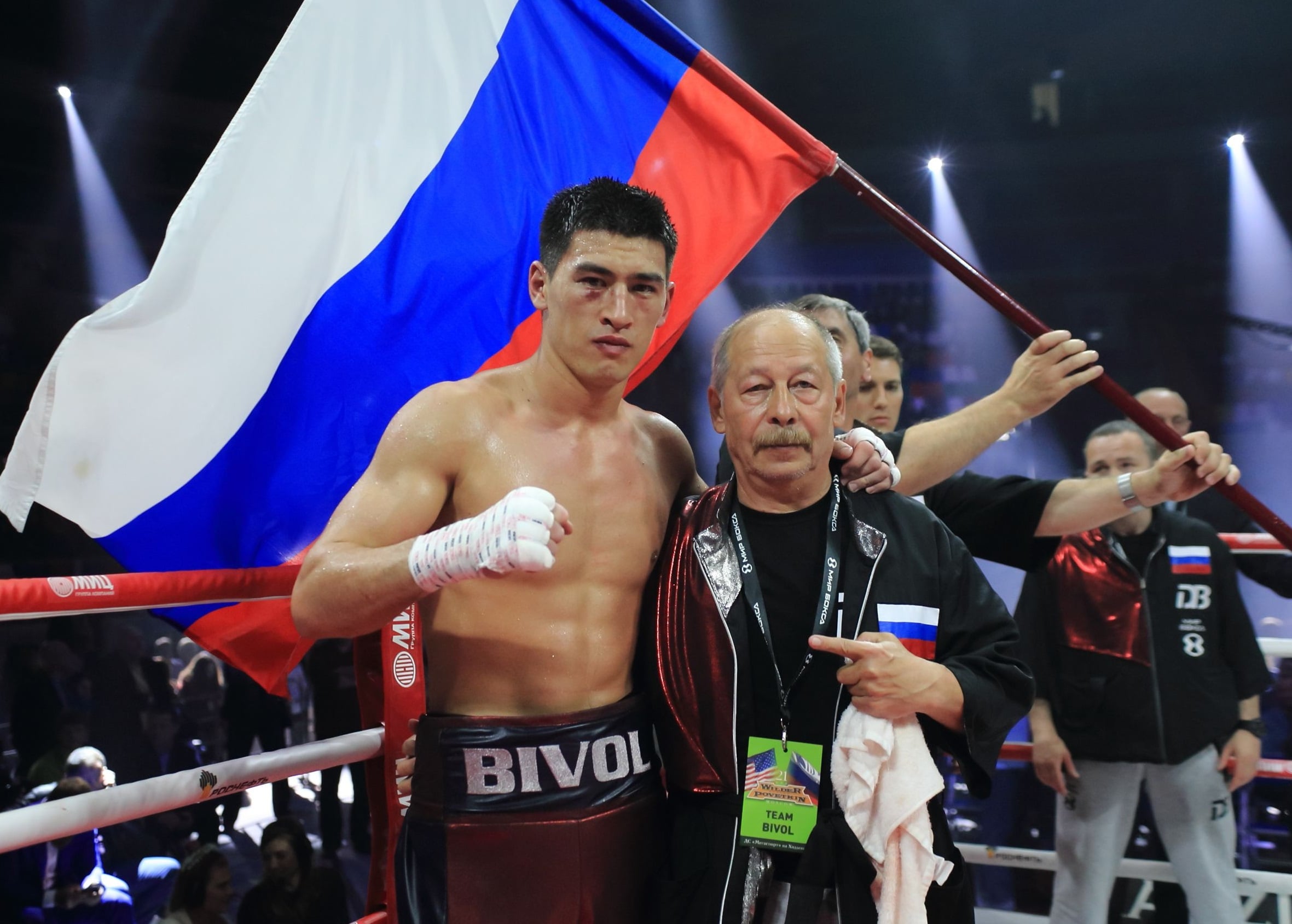 Тренер Бивола раскритиковал решение WBC включить в рейтинг Нганну