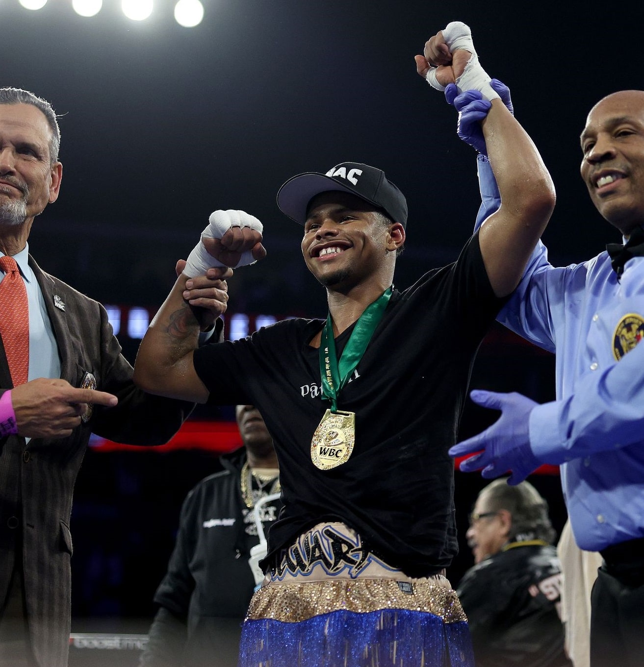 Шакур Стивенсон завоевал титул WBC в легком весе, победив единогласным решением Эдвина Де Лос Сантоса
