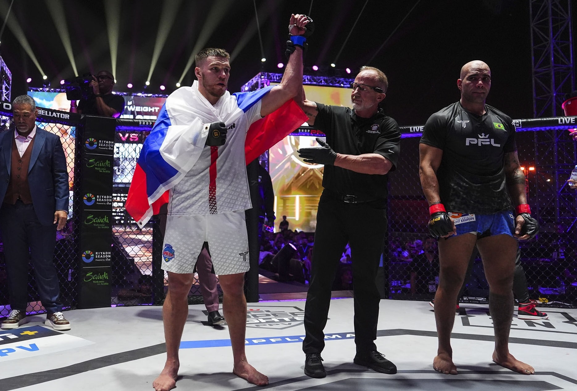 Немков одержал досрочную победу на ивенте PFL против Bellator: Чемпионы