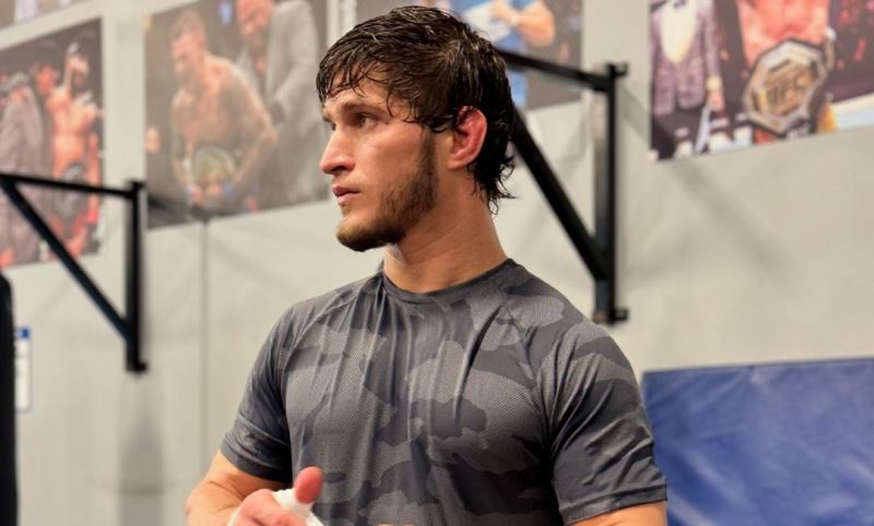 Мовсар Евлоев успокоил Стерлинга из-за «паники» по поводу их боя в прелимах UFC 310