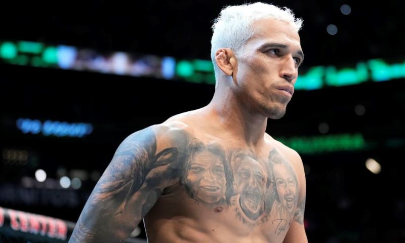 Чарльз Оливейра объяснил, почему не может позволить себе дать бой Пимблетту вместо титульной схватки