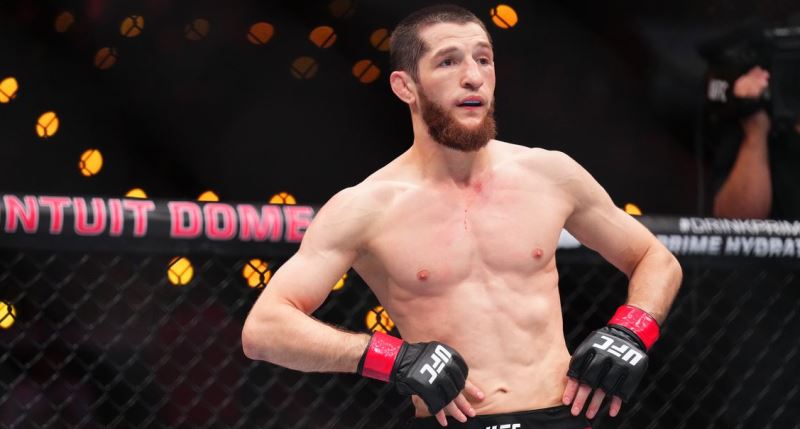 Тагир Уланбеков победил Азата Максума на турнире UFC в Баку