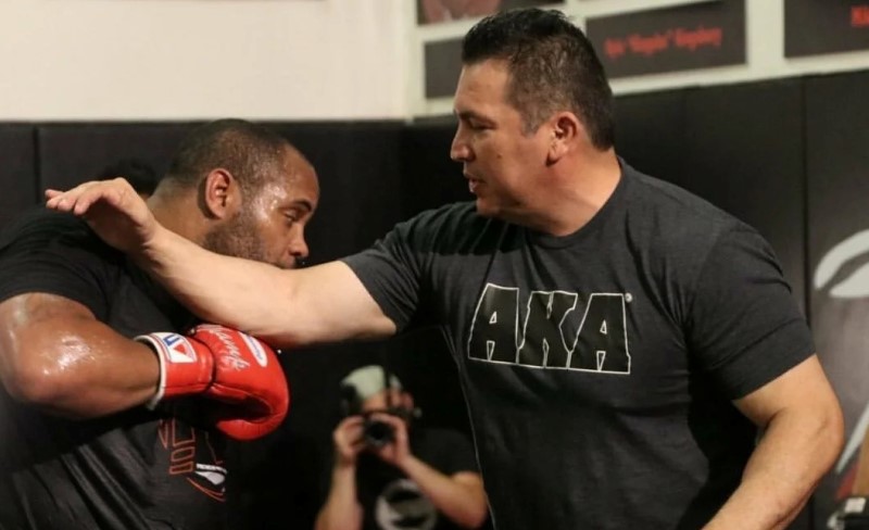 Тренер Хабиба высказался о выгоде удерживания Джоном Джонсом титула UFC