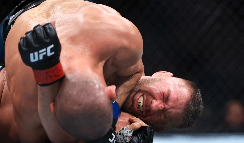 Бонусы UFC 319: авторы нокаутов локтем с разворота и новый чемпион получают по 50 тысяч долларов