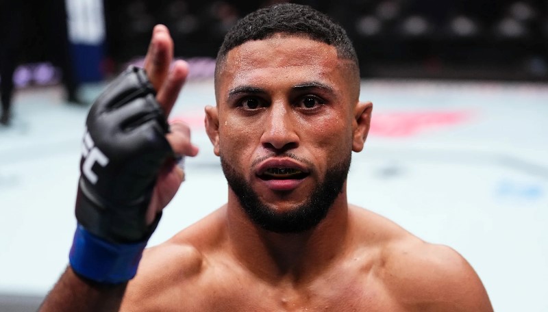 Юссеф Залал рассказал, что Джош Эмметт 2 недели избегал подписания контракта на бой