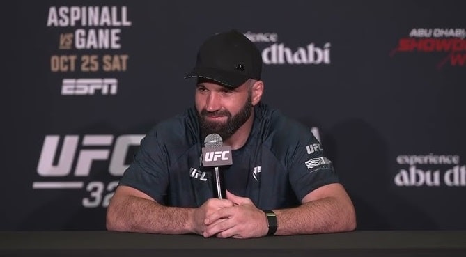 Азамат Мурзаканов бросил вызов экс-чемпиону полутяжеловесов UFC, Иржи Прохазке